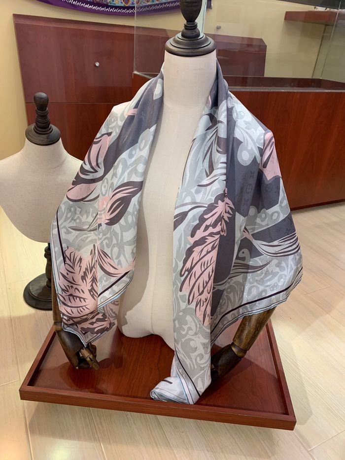 Louis Vuitton Scarf LVS00153